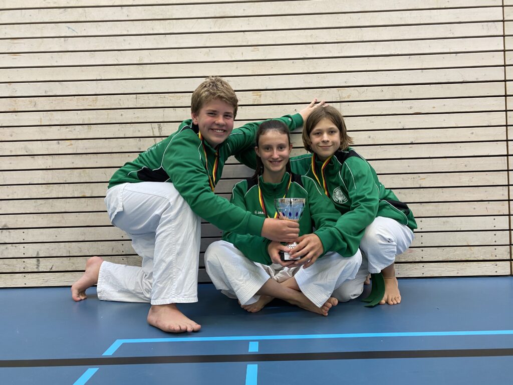 Das Team-Kata (von links): Tom, Michèle und Andrin